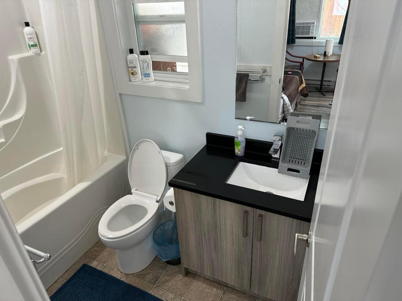 Guest Suite - Private Retreat - J-1 Abbotsford Buitenkant foto